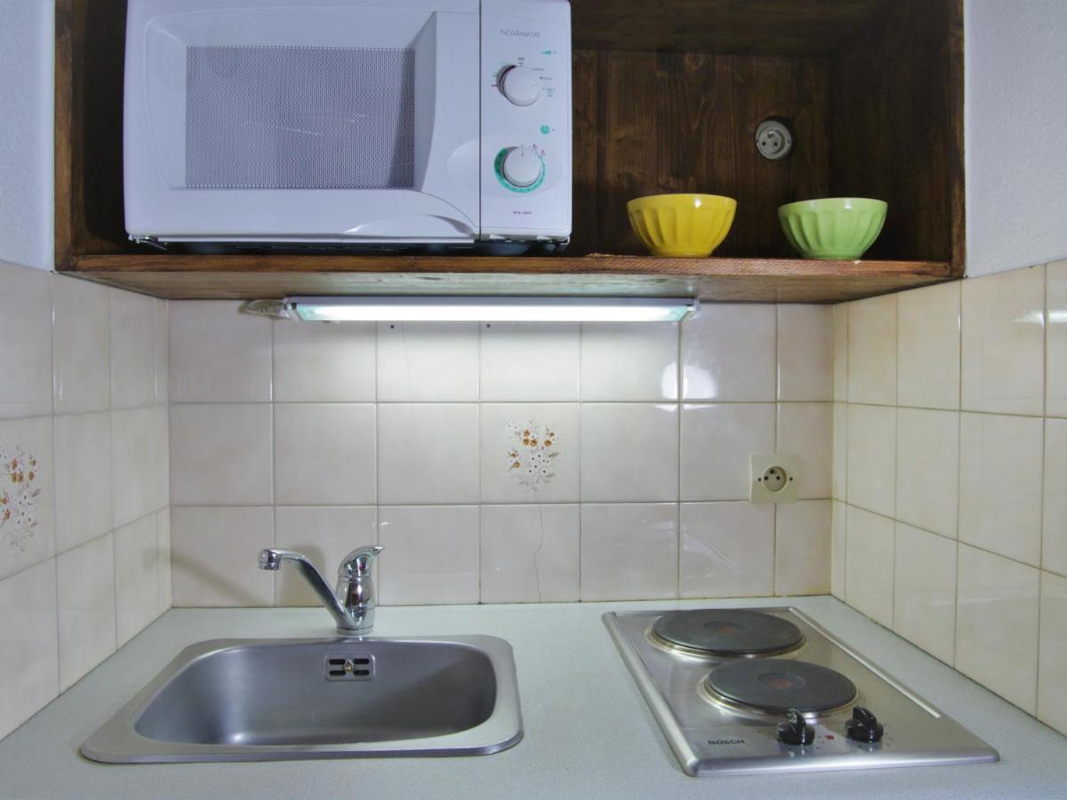 Studio Les Chamois By Interhome เลอุชส์ ภายนอก รูปภาพ